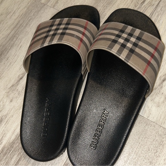 Burberry Slides - Picture 3 of 5